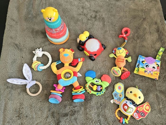 Lot jouets d'éveil