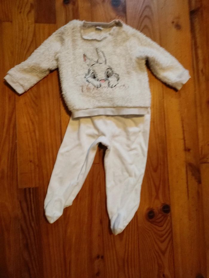 Pyjama 2 pièces lapin taille 18 mois avec pied