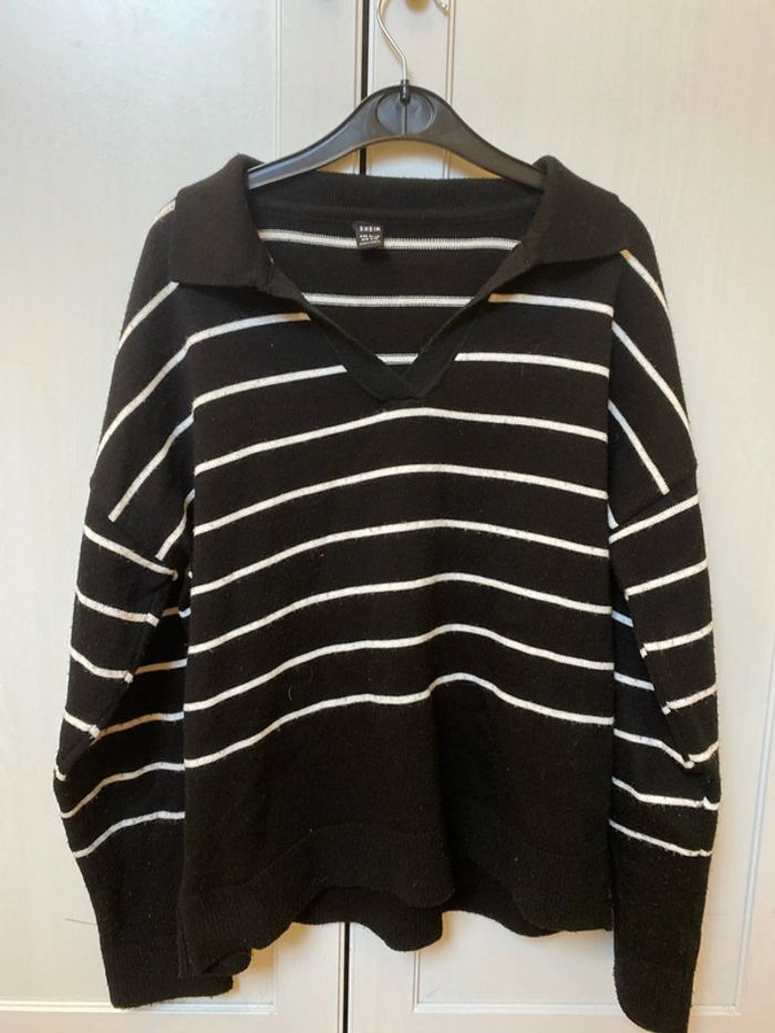 Pull rayé col V - photo numéro 3