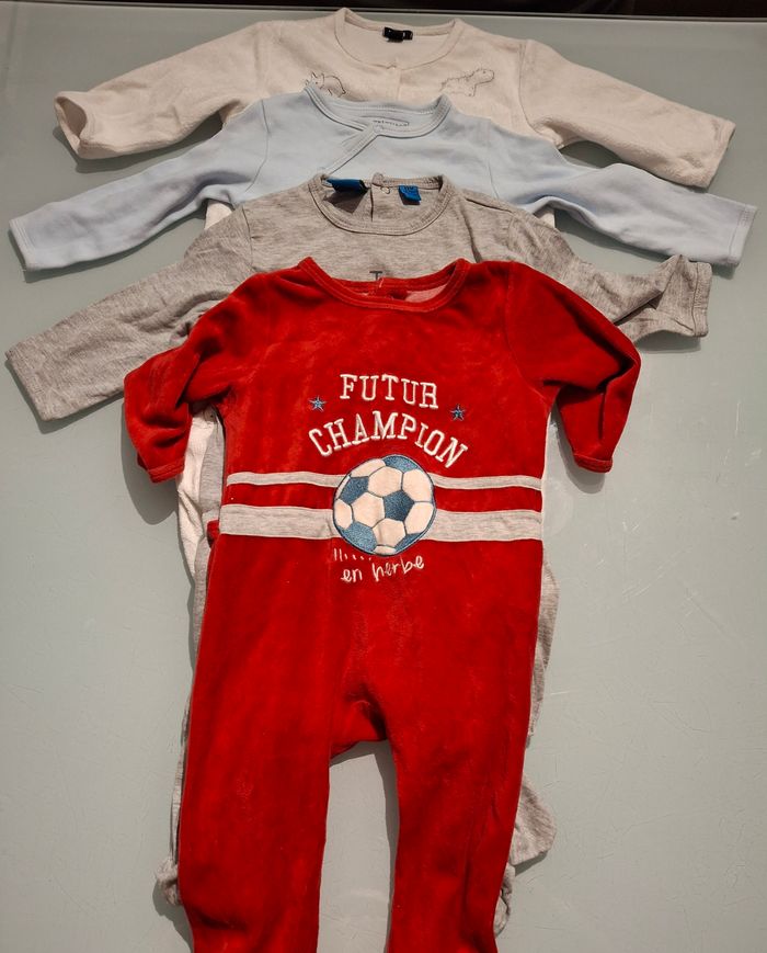 Lot de 4 pyjamas 12 mois