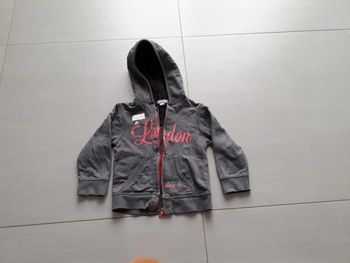 Gilet zippé à capuche 24 mois