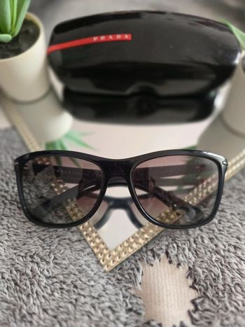 Jolie paire de lunette Prada