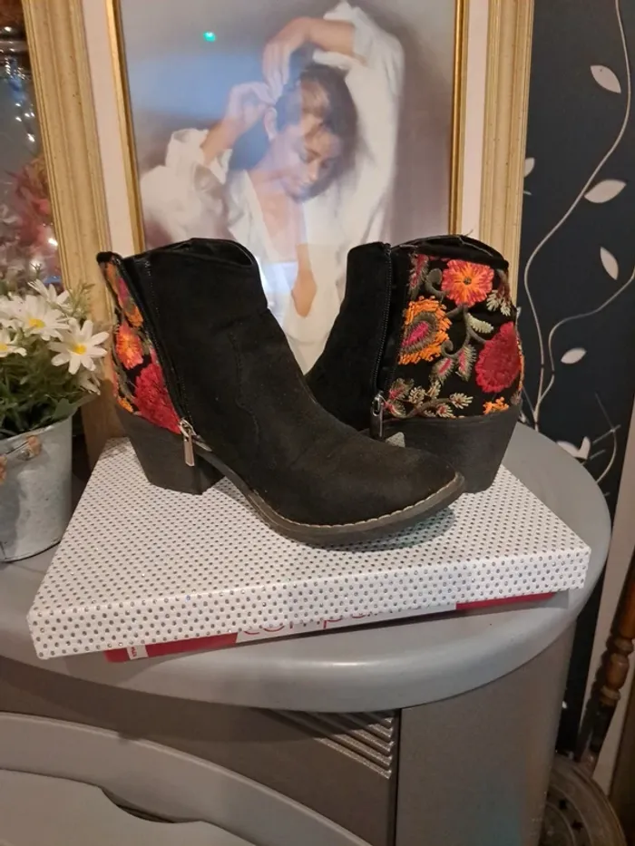 Bottines brodé fleur 🌸 - photo numéro 3