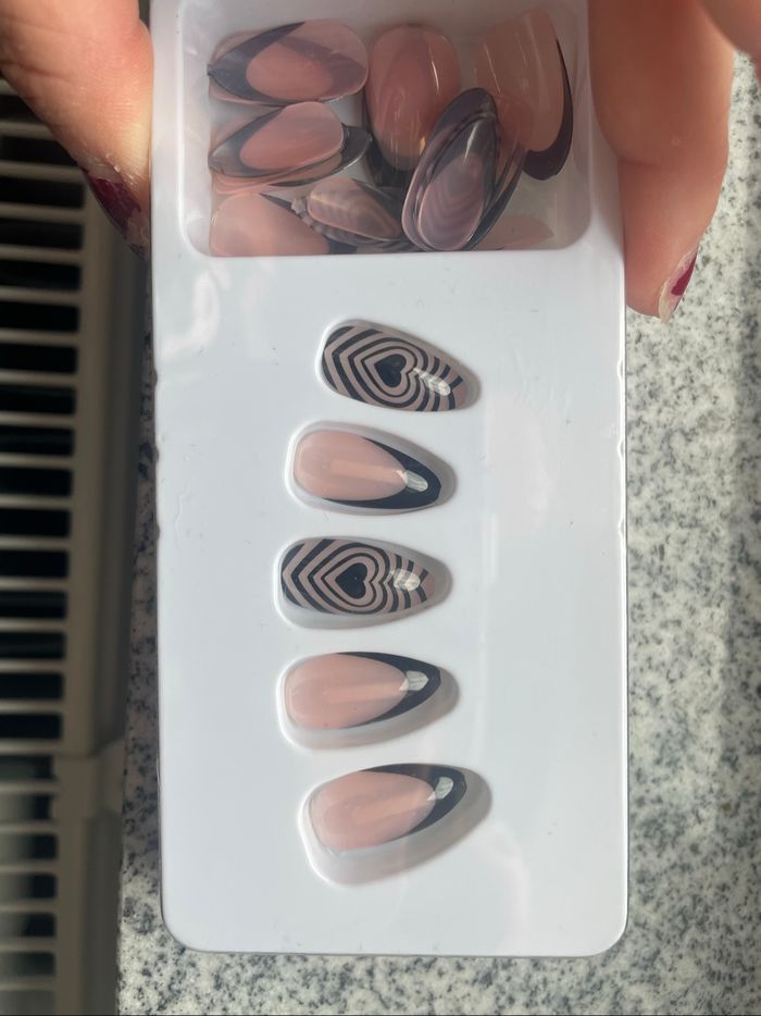 Lot de 7 modèles de faux ongles à coller - photo numéro 2