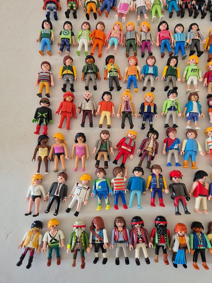 Lot 125 personnages playmobil - photo numéro 5