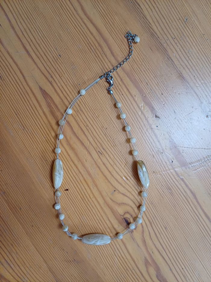 Collier perles en pierre