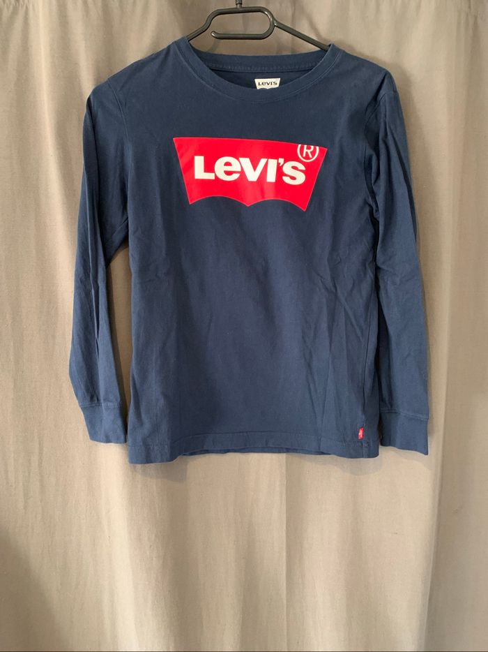 T-shirt Levi’s manches longues bleu marine 12 ans – 100% coton, stylé et en excellent état !