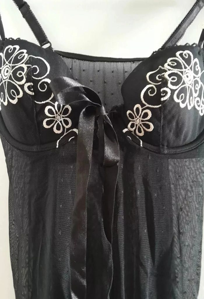 Nuisette noire et blanche, Taille 36/38, Bonnets 85B - photo numéro 3