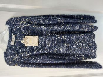 beau pull bleu col rond 8ans