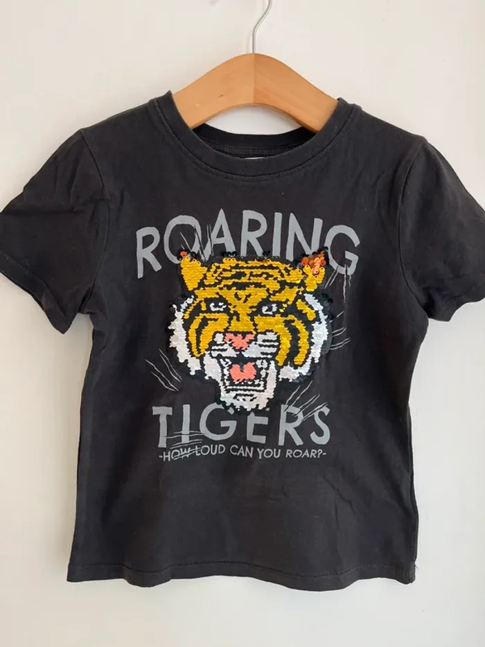 Tee shirt Tigre à paillettes HetM 5/6 ans