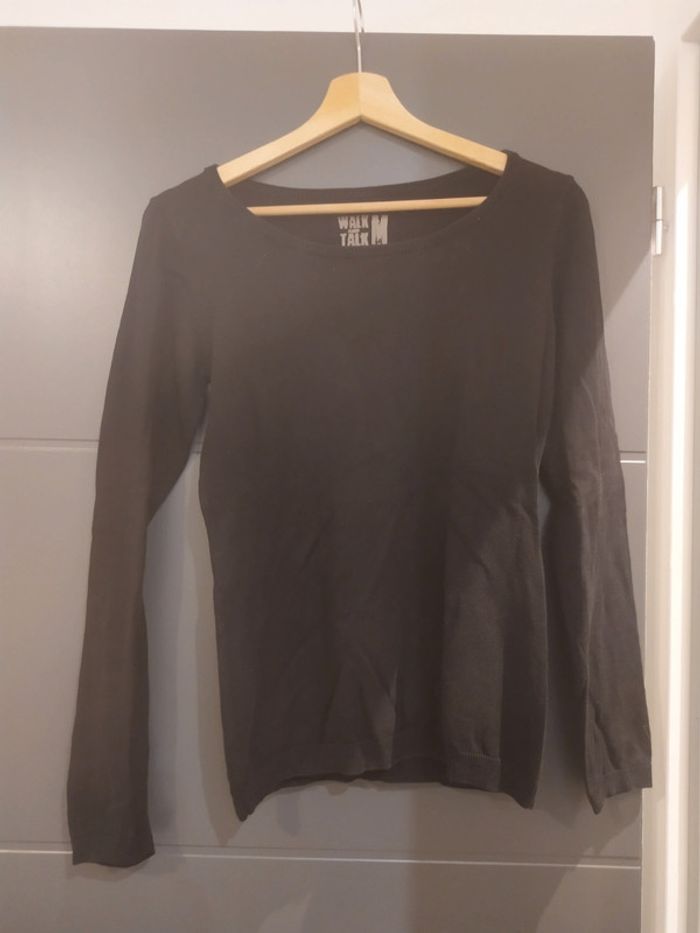 Pull noir Col évasé
