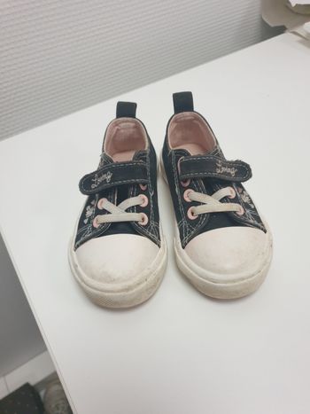 Baskets à scratch pointure 23 gémo 