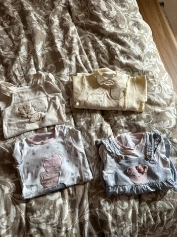 Lot de 2 salopettes - 2 pyjamas neufs
