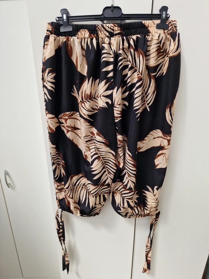 Pantalon Corsaire Noir Fluide Court Imprimé Feuillage Beige Marron - photo numéro 4