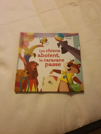 Livre Les chiens aboient, la caravane passe