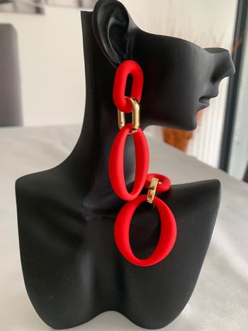 Boucles d’oreilles tendances rouges et dorées