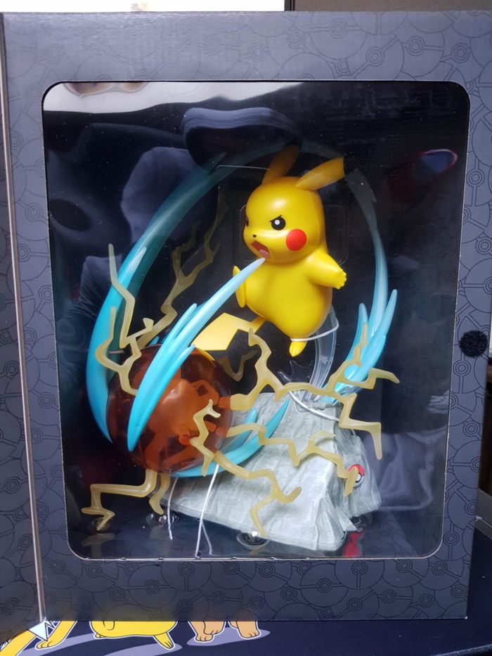 Pokémon Light-Up FX Deluxe Statue Pikachu