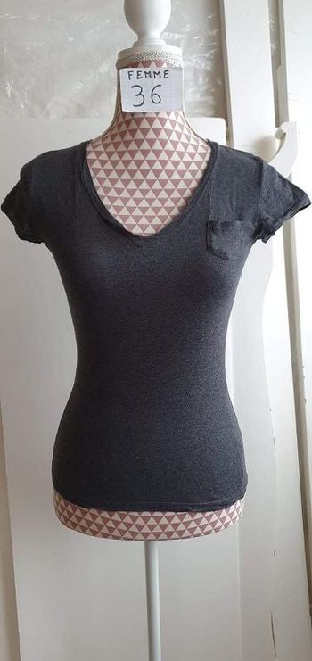 Tee-shirt, gris  foncé, coton,en très bon état, marque Now=4€