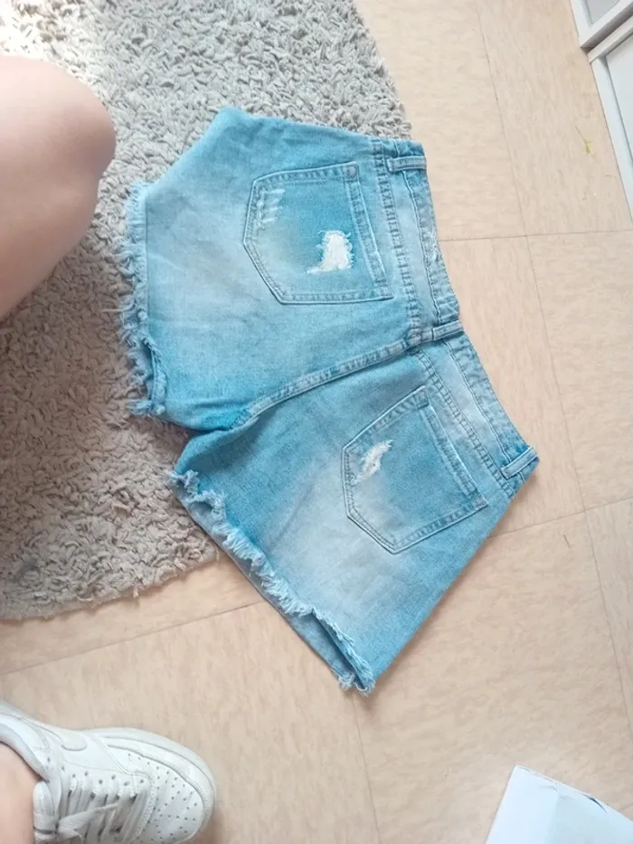 Short en jean avec des perles - photo numéro 7