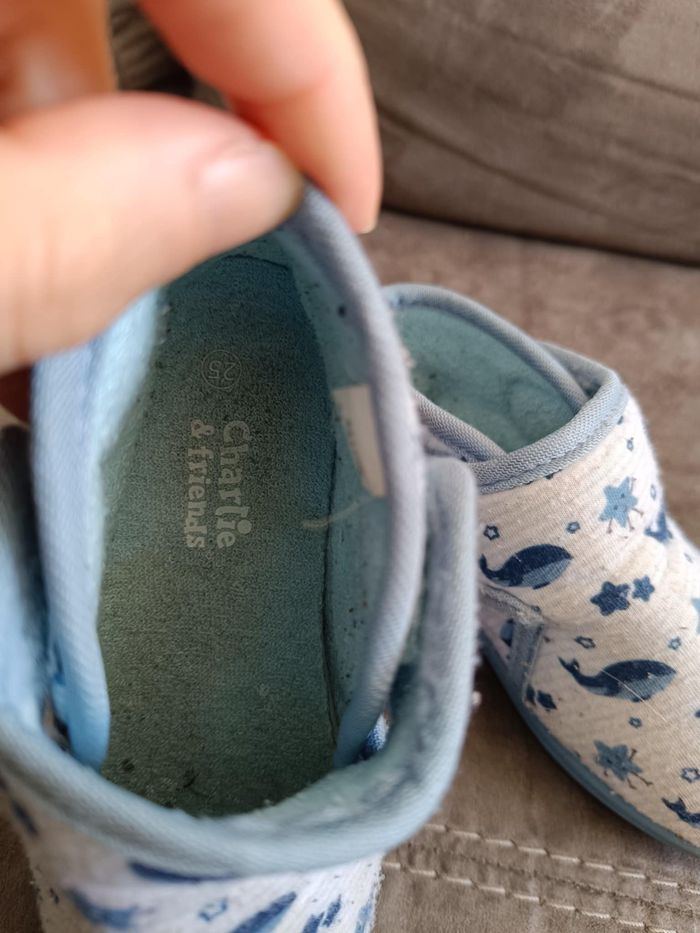 Pantoufles bleu taille 25 garçon et Charlie et Friends - photo numéro 2