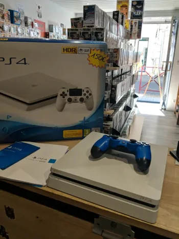 PlayStation 4 Slim Blanche en Boîte