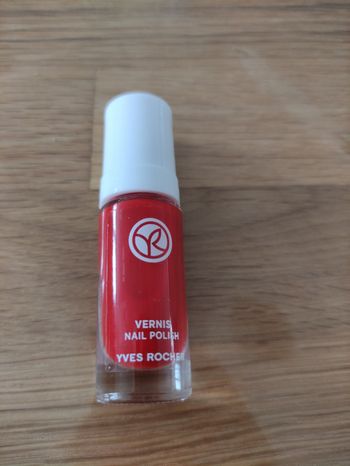 Vernis à ongles "Yves Rocher"
