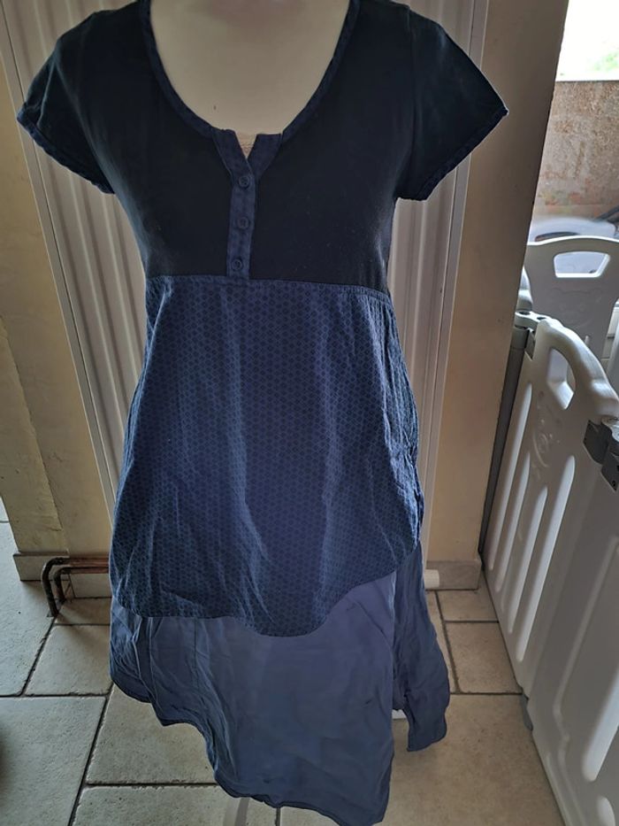 Robe bleue et noire