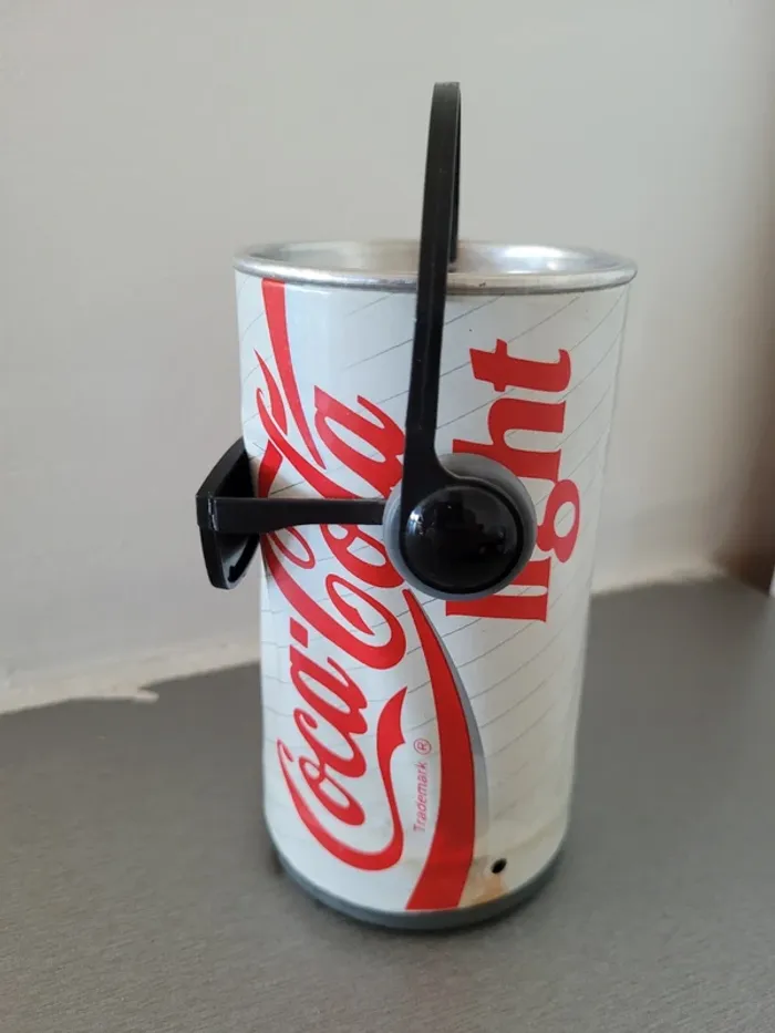 Ancien canette coca cola light qui danse - photo numéro 2