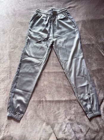 Pantalon gris argenté femme Jean Louis François taille M en très bon état. Effet satiné