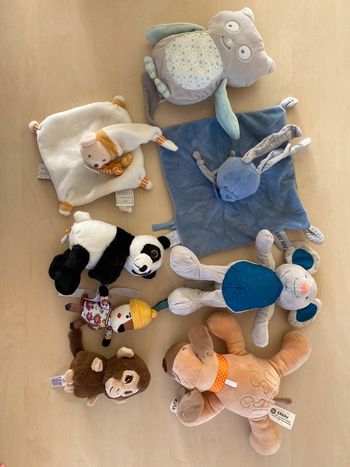 Lot de peluches et doudous pour enfants