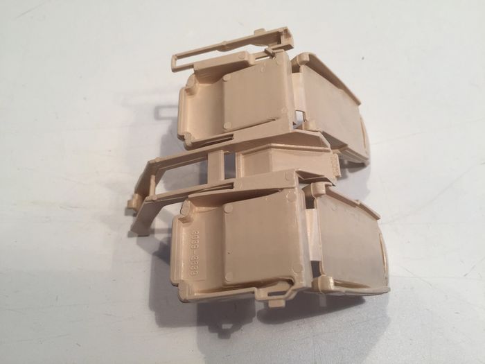 Console sièges pièce détachée miniature Burago Ferrari 348 tb 1989 1/18 1/18e 1/18ème #A29 - photo numéro 2