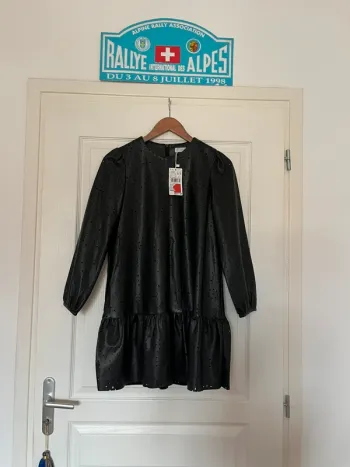Robe noire Mango Kids 11-12 ans – Neuve avec étiquette