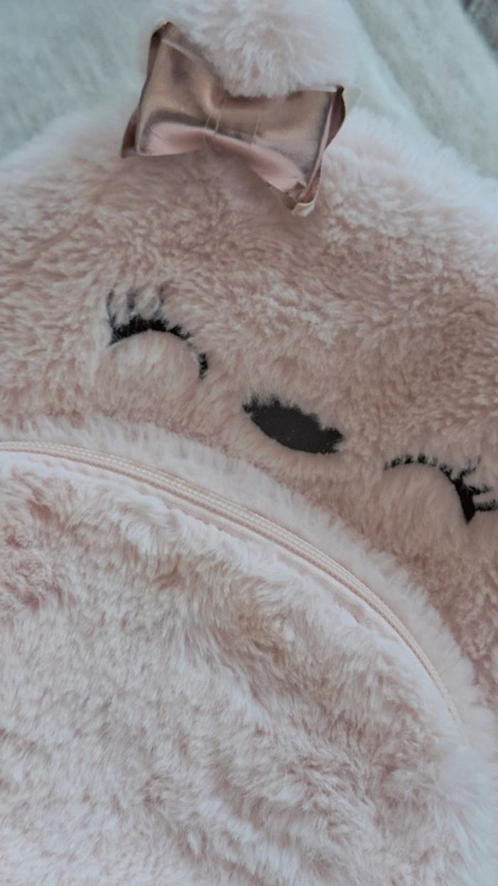 Adorable sac à dos ourson en fausse fourrure rose poudré parfait pour la rentrée 🎀 - photo numéro 3