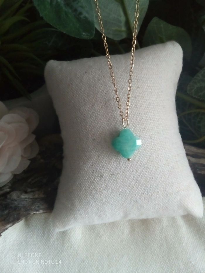 Collier porte bonheur trèfle à 4 feuilles en pierre d'amazonite