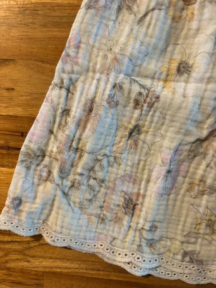 Robe avec fleurs pastel - photo numéro 4