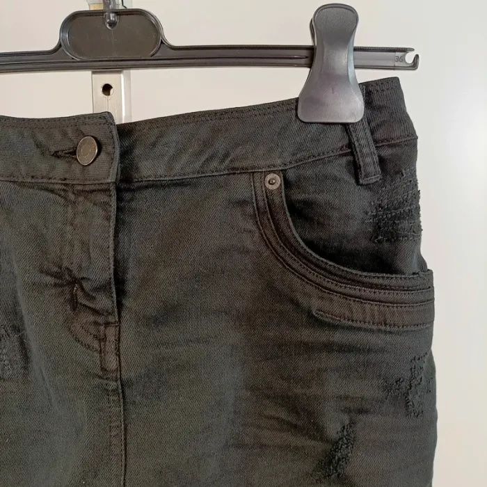 Mini jupe noire en denim effet usé Zadig & Voltaire taille 34, détails destroy tendance A1473 - photo numéro 2