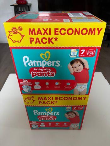 2 Packs MAXI 62 (soit 124) Pampers Baby Dry Pants Taille 7 (15kg+)