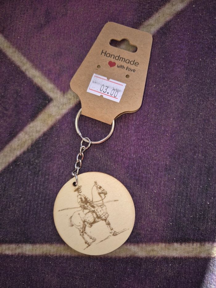 Porte cle en bois personnalisé - photo numéro 3