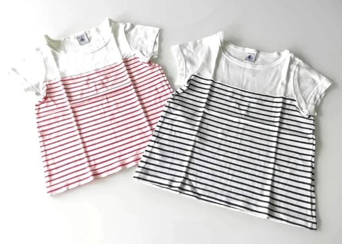 6 € Lot de deux t-shirts Petit Bateau 5 ans