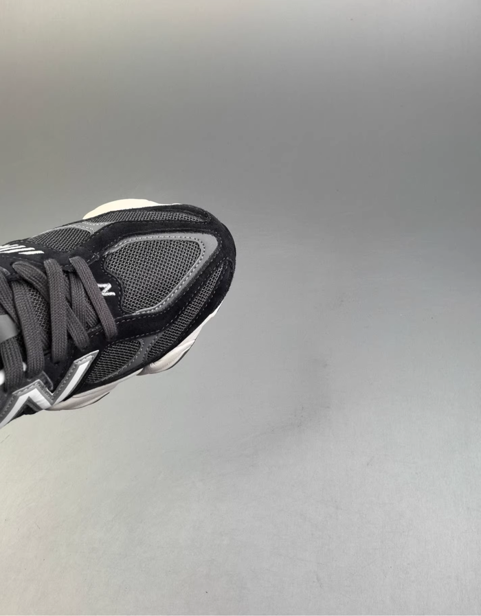New Balance 9060 Noir et Gris 42 - photo numéro 7