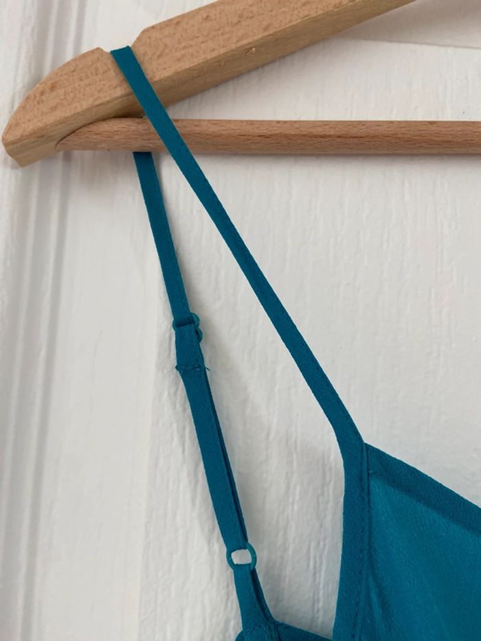 Top neuf fines bretelles en soie bleu turquoise/vert Comptoir des Cotonniers taille 42 - photo numéro 4