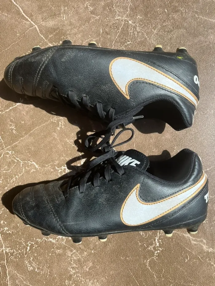 Chaussures crampons football Nike - photo numéro 2