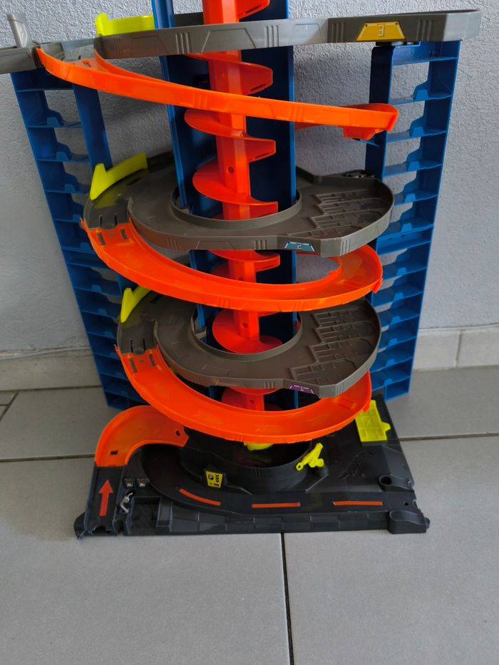 Méga garage hot wheels - photo numéro 3