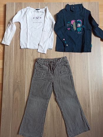 sergent major T-shirt blanc 5 ans col roulé bleu marine 4 ans pantalon velours 5 ans