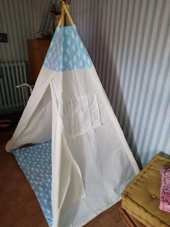 Tipi en toile pour enfant avec tapis de sol et deux coussins - photo numéro 4