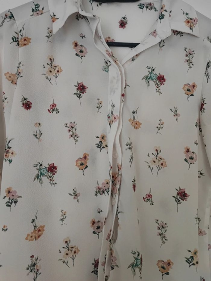 Chemise blanche fleurie taille XS Bershka - photo numéro 2