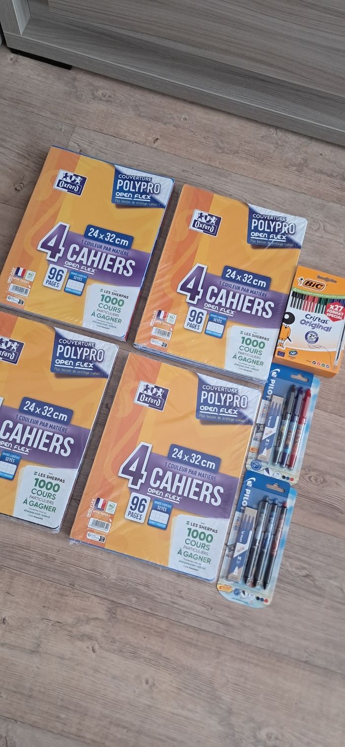 Lot de fournitures scolaires