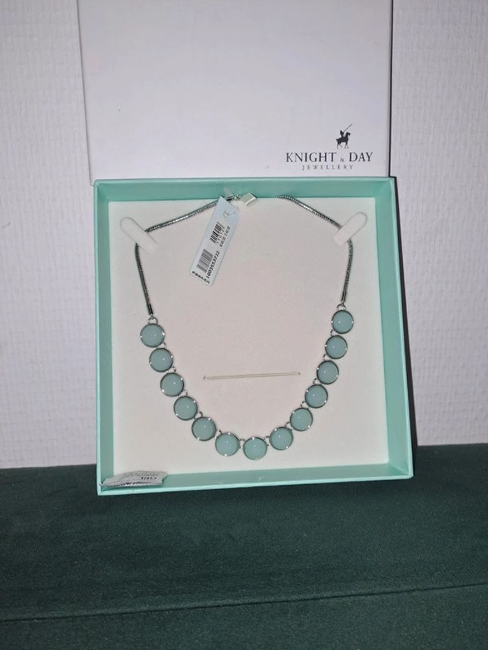 Collier argenté pierres style perles turquoises knight & day jewellery neuf coffret