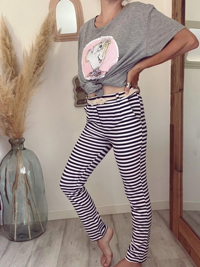 Pantalon à rayures marines et blanches légèr et corde