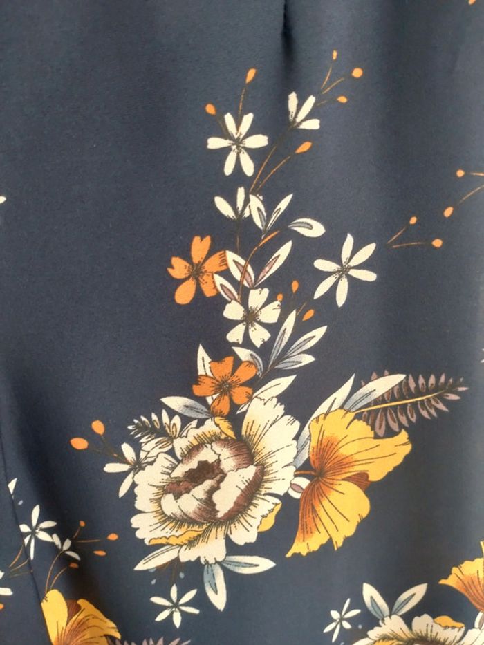 Joli pantalon fluide large à fleurs neuf taille M - photo numéro 3